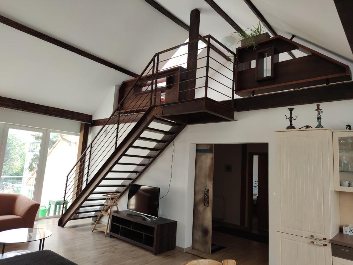 Attic Parkview Apartment Piest'any Exterior photo